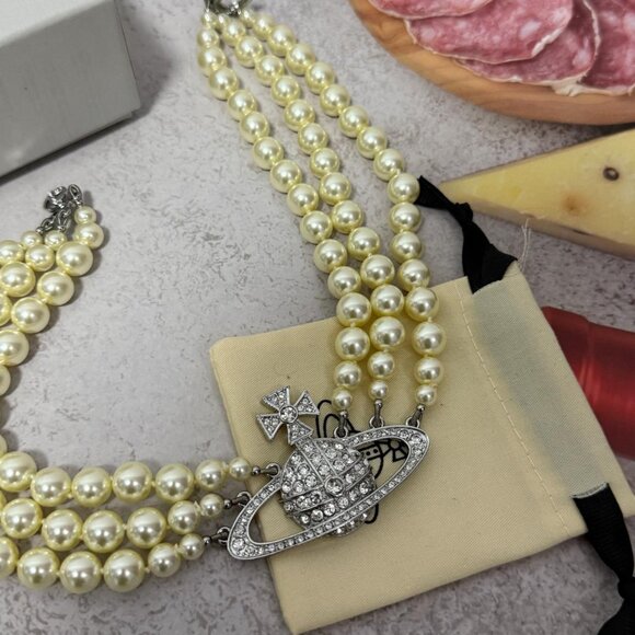 💎RERA💎Bas Relief Three Row Pearl embellished Necklace - Picture 1 of 4